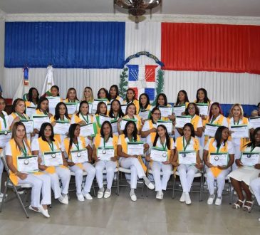 Centro Médico Siglo 21 graduó a primer grupo de auxiliares de enfermería