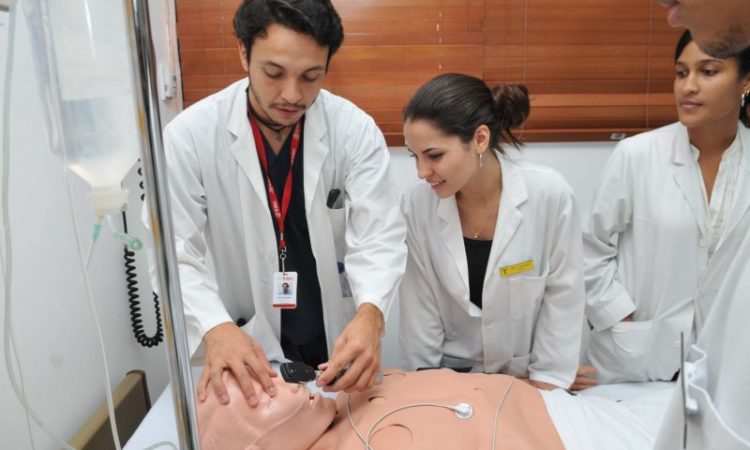 MESCyT otorgó calificación de excelencia a la Carrera de Medicina del INTEC