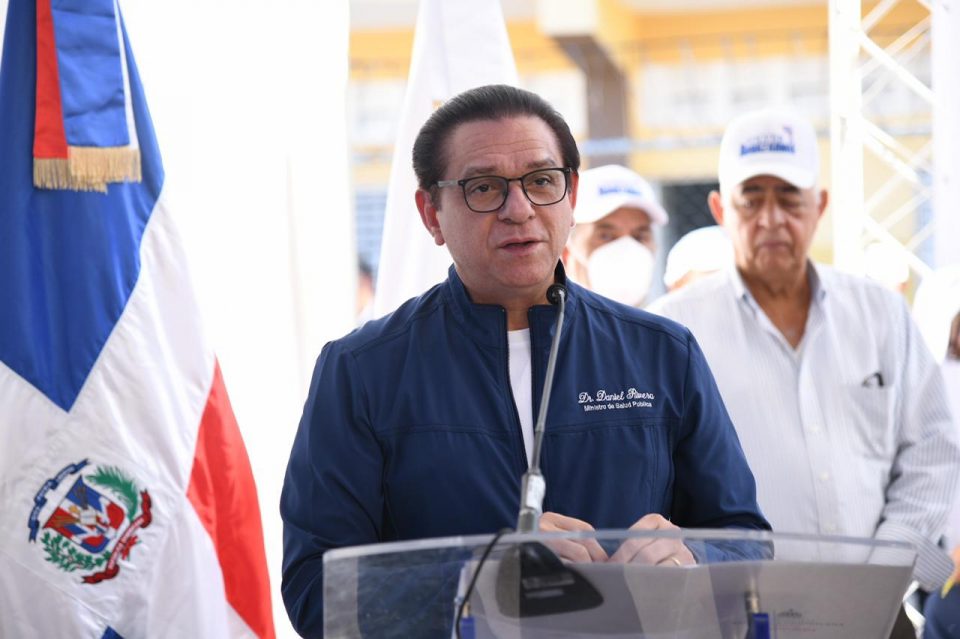 Ministro de salud llama a la calma por brote de cólera