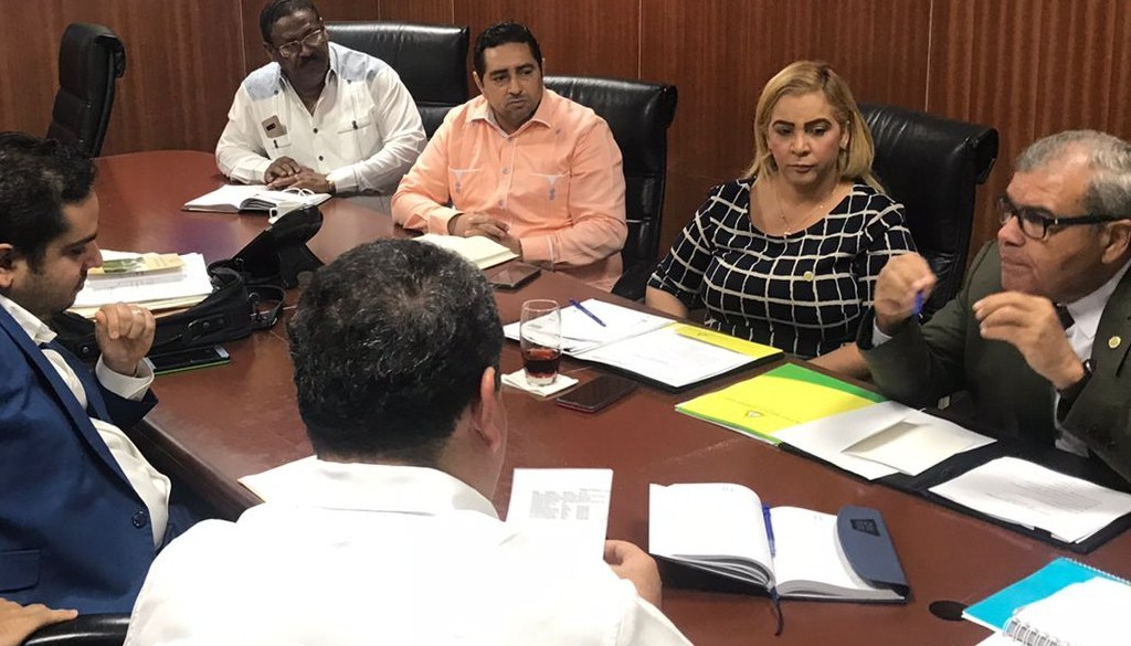 Autoridades del SNS y el CMD discutieron sobre pagos, incorporaciones y concursos médicos Autoridades del SNS y el CMD discutieron sobre pagos, incorporaciones y concursos médicos