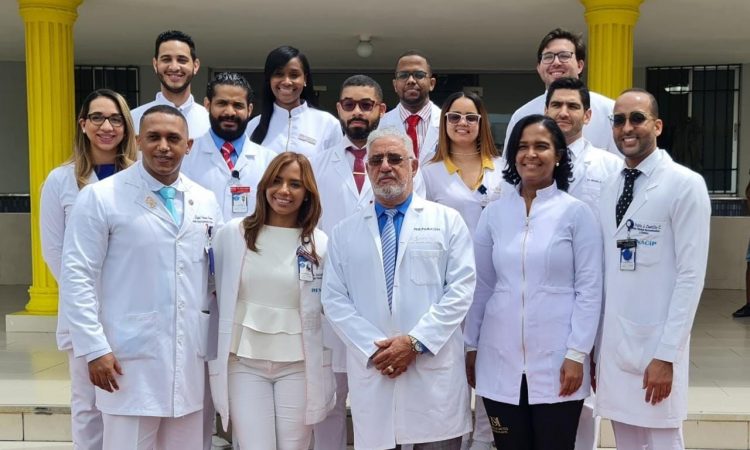 Delegación de cirujanos plásticos del HSBG representarán a RD en Costa Rica