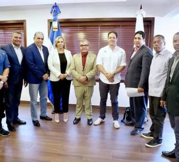 CMD y Min. de la Vivienda discuten culminación del proyecto habitacional de los médicos