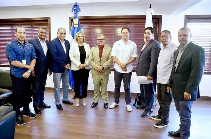 CMD y Min. de la Vivienda discuten culminación del proyecto habitacional de los médicos