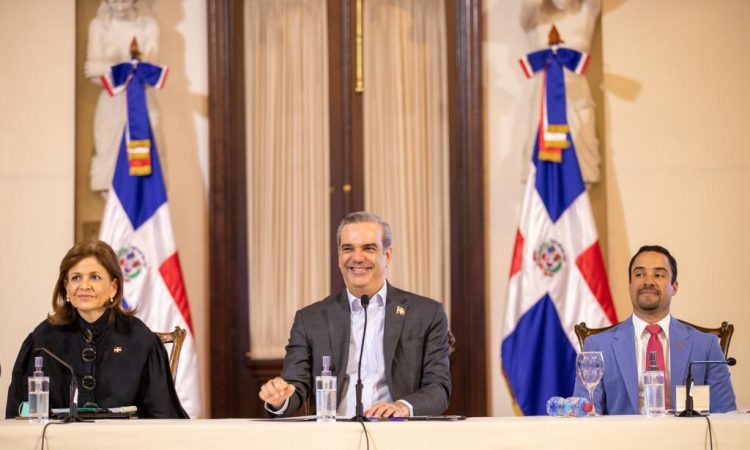 Gobierno y BANDEX crean fondo de inversión de RD$2 mil millones para el desarrollo de la salud privada