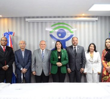 SISALRIL, DIDA, Pro Consumidor y el Defensor del Pueblo discuten sobre cobros de depósitos a afiliados del SFS
