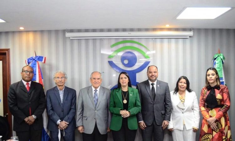 SISALRIL, DIDA, Pro Consumidor y el Defensor del Pueblo discuten sobre cobros de depósitos a afiliados del SFS