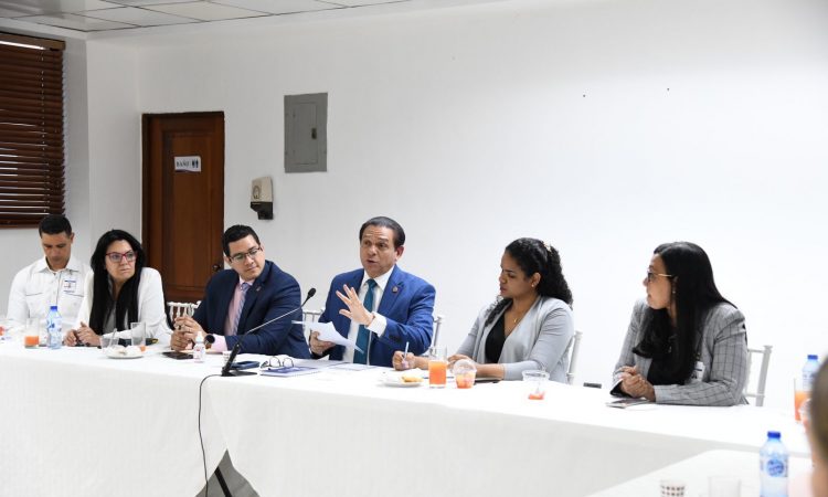 Salud Pública evalúa actualizar su catálogo de medicamentos de alto costo