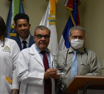 CMD premió a los doctores Waldo Ariel Suero, Rosa Nieve y César Gómez en asamblea científica-gremial