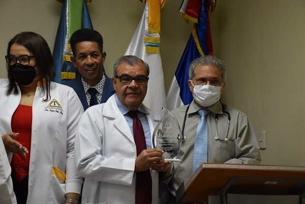 CMD premió a los doctores Waldo Ariel Suero, Rosa Nieve y César Gómez en asamblea científica-gremial