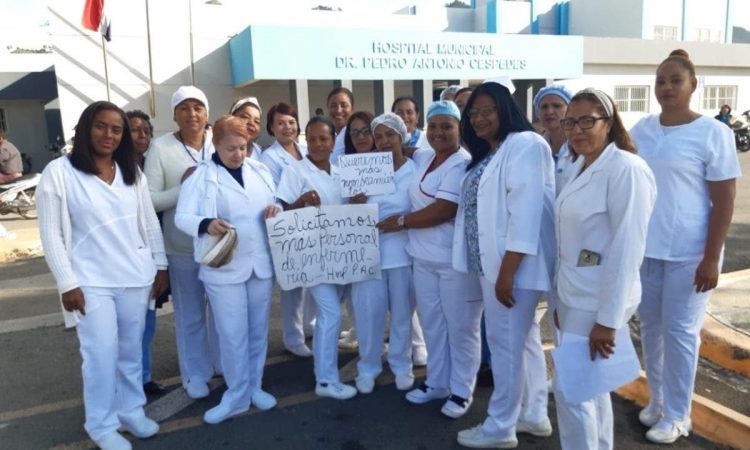 Enfermeras denuncian maltratos en centros de la red pública y privada