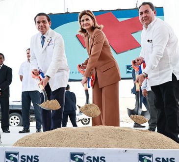 Vicepresidenta inauguró obras de remozamiento del Hospital de la Mujer