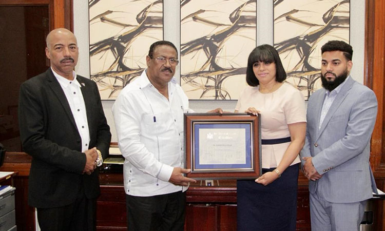 Dr. Féliz Féliz recibe reconocimientos de la Asamblea Estatal y del James J. Peters Medical Center de Nueva York