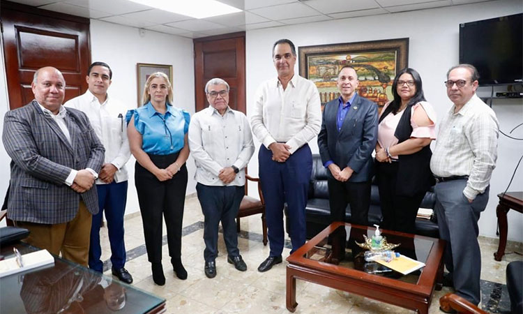 CMD y SeNaSa unen esfuerzos para acelerar la asignación de códigos médicos