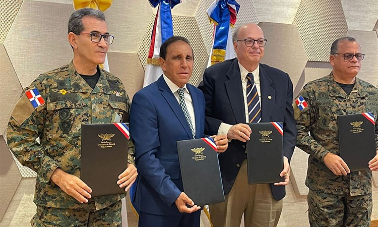 Junta de Pensiones de las FF.AA. firmó acuerdo con clínicas Cruz Jiminián y Oftalmológica Santo Domingo