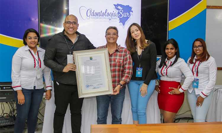 Culmina con éxito el I Curso Internacional de Odontología en Barahona