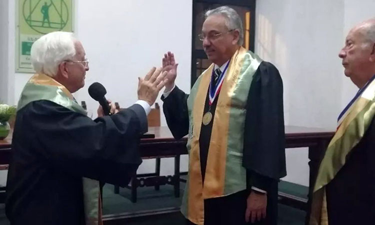 Dr. Marcos Núñez fue galardonado por la Academia de Ciencias