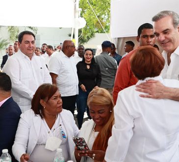 Presidente Abinader reconoció labor y entrega del personal de salud en áreas Covid-19
