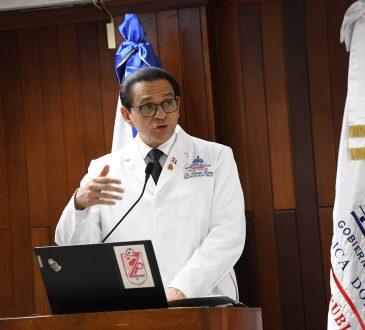 Ministro de Salud garantiza entrega a tiempo de medicamentos de alto costo