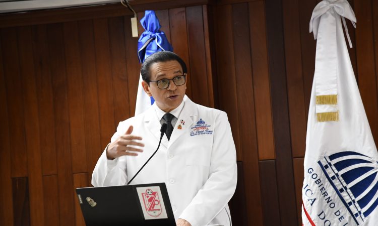 Ministro de Salud garantiza entrega a tiempo de medicamentos de alto costo