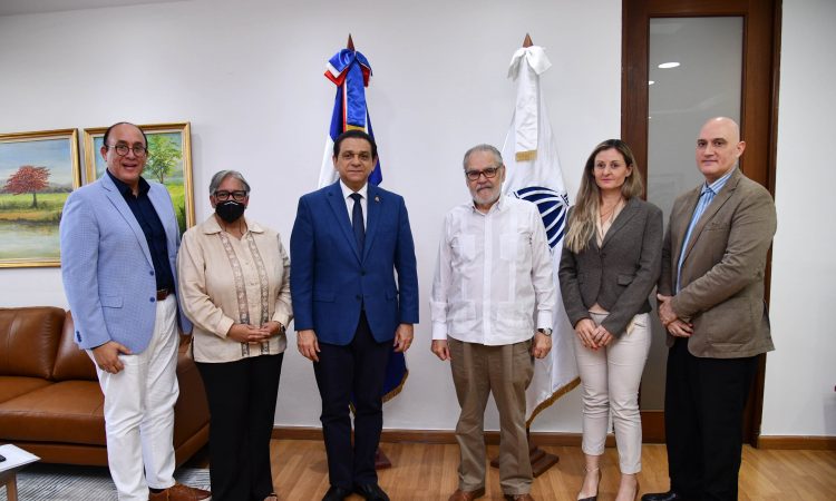 Salud Pública busca recursos para reforma del sector