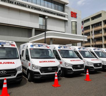 Sistema 9-1-1 entrega 10 ambulancias al SNS