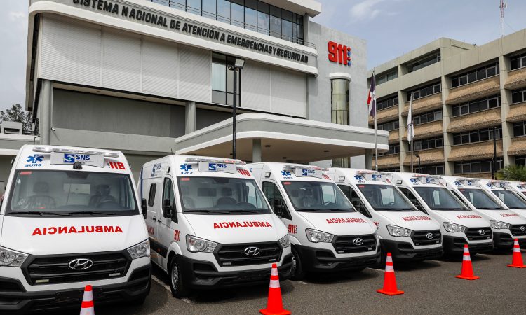 Sistema 9-1-1 entrega 10 ambulancias al SNS