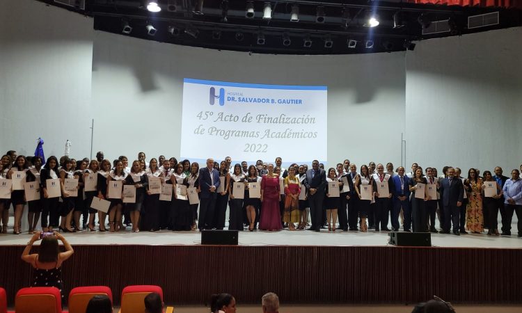 Hospital Gautier gradúa 69 nuevos residentes en su 45ta. promoción