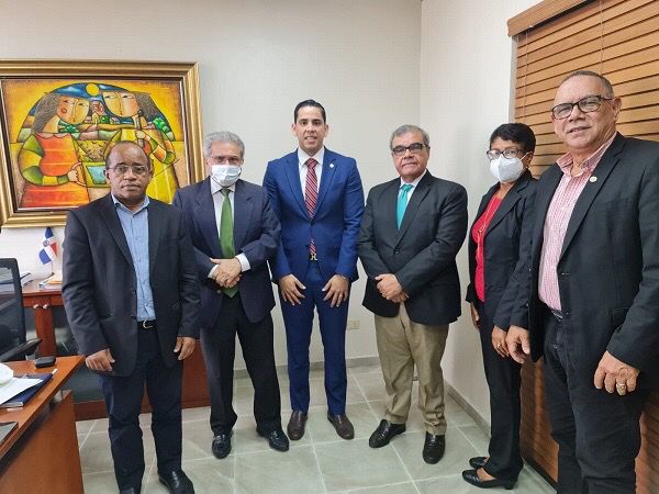 CMD y CNSS analizan aumento de honorarios médicos discutidos en 2021