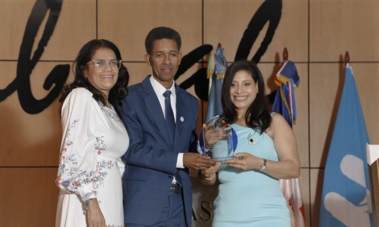 Hospital Reid Cabral graduó a 49 médicos en diferentes áreas pediátricas