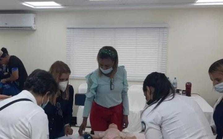 Pediatras continúan compromiso con la educación médica