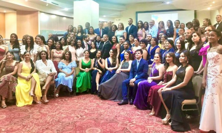 Ciudad Sanitaria Luis E. Aybar graduó a 59 especialistas en residencias médicas