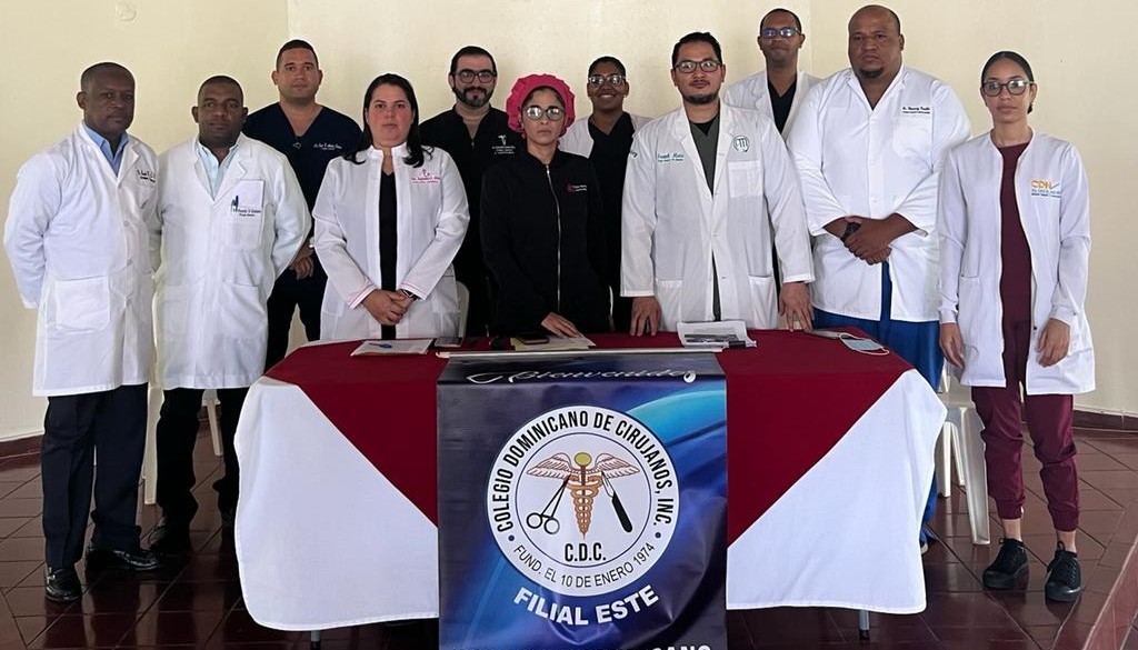 Cirujanos denuncian maltrato y negación de cobertura por parte de ARS Cirujanos denuncian maltrato y negación de cobertura por parte de ARS