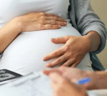 Proyecto de ley busca modificar el Código de Trabajo para aumentar licencia de maternidad