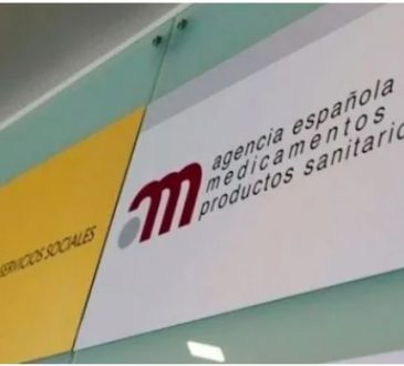 Vacunas covid-19 monopolizan 1 de cada 3 efectos adversos por fármacos en 2021