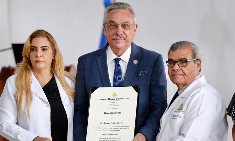 CMD homenajeó al Dr. Marcos Núñez Cuervo por su trayectoria académica y profesional