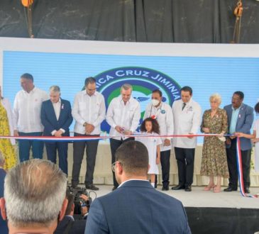 Cruz Jiminián inaugura oncológico y abre puertas a SENASA e indocumentados