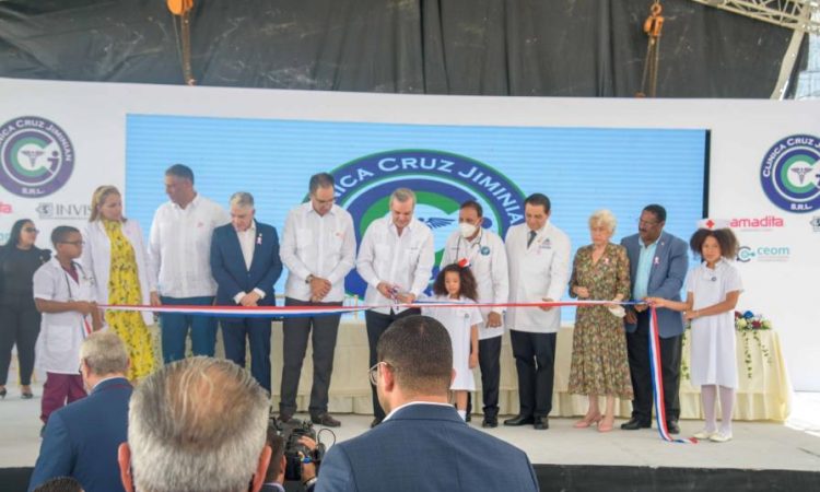 Cruz Jiminián inaugura oncológico y abre puertas a SENASA e indocumentados