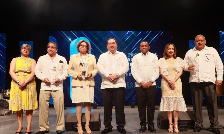SNS premia a 12 centros de salud y dos SRS por su desempeño