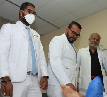 Moscoso Puello apertura residencia de cirugía vascular y maestría en pie diabético