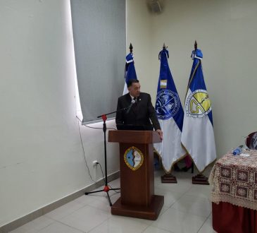 Decano FCS deja inaugurada conferencia sobre farmacogenética