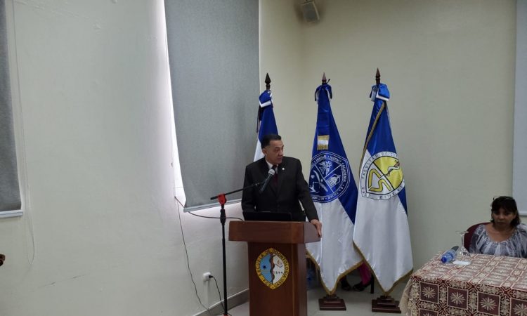 Decano FCS deja inaugurada conferencia sobre farmacogenética