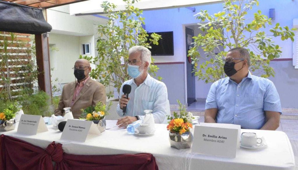 ADAT pide al Senado no declarar cigarro dominicano patrimonio cultural de RD