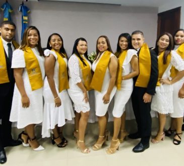 Hospital Dr. Marcelino Vélez Santana gradúa médicos familiares