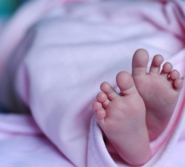 Aumentan fallecimientos infantiles y disminuyen maternas