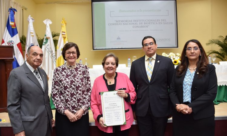 CONABIOS reconoce a la investigadora principal de Profamilia, Vivian Brache
