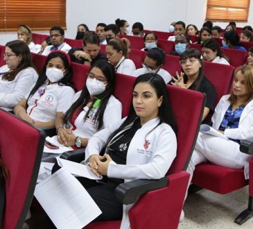 Hospital Gautier graduó a 70 nuevos residentes