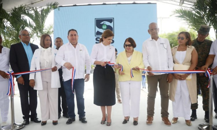 Vicepresidenta entrega remozado el Hospital Teófilo Gautier