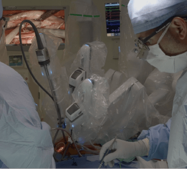 Cirugía robótica para reparar válvulas del corazón permite intervenciones con mayor precisión, según especialistas