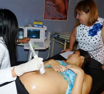 Mujeres entre 20 y 24 años lideran partos en la República Dominicana