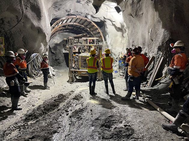 Comisión del CMD visitó a mineros de CORMIDOM atrapados en Monseñor Nouel